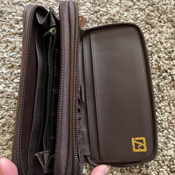 Stone Mountain Genuine Leather Brown Wallet - Picture 8 of 8